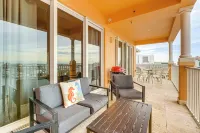 8th-Floor Penthouse, Walk to Clearwater Beach - Condos