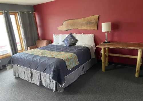 Tri-States Wood Inn - parking