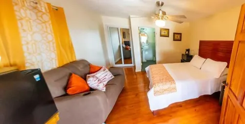 Roatan Airport Boutique Resort Hotel a Mud Hole