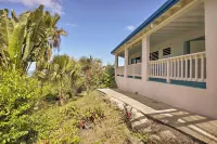 St Croix Home w/ Caribbean Views - 1 Mi to Beach - 3-stjärniga