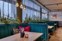 Cardiff North Hotels in Llanedeyrn