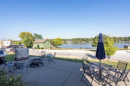 The LeClaire River Chateau