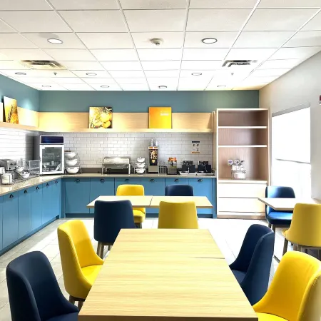 Comfort Inn & Suites Calhoun South