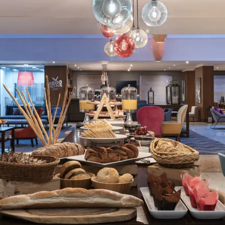 DoubleTree by Hilton Bogotá - Calle 100 Отели рядом с достопримечательностью «Всемирный торговый центр»