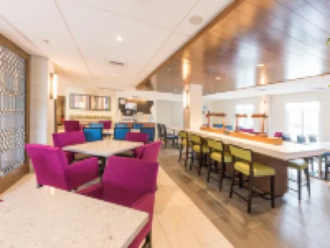 โรงแรม ฮอลิเดย์ อินน์ เอ็กซ์เพรส ชาร์ลสตัน บาย IHG โรงแรมในชาร์ลสตัน