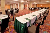 Holiday Inn MANHATTAN AT THE CAMPUS by IHG - Frühstück
