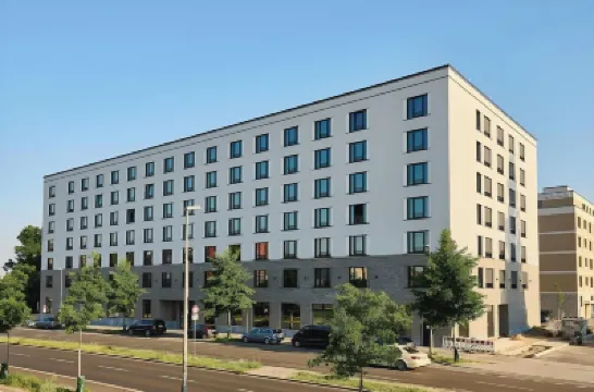Habyt-The Waterfront Hotel berhampiran Taman Treptower
