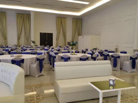 Al Ayjah Plaza Hotel