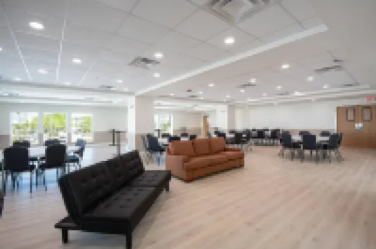 เดอะ เจ โรงแรม ดะนีดิน คลียร์วอเทอร์, แอน แอสเซนด์ คอลเลกชัน โรงแรม