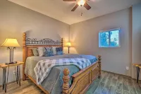 Mtn-View Gem w/ Fire Pit & Deck in Payson - Homestays
