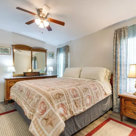 Weeki Wachee Home w/ Fire Pit: 13 Mi to Ocean!