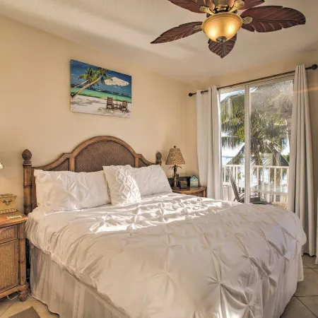 Bayfront Retreat Private Balcony and Pool Access!