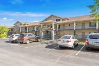 Branson Lakefront Luxury - Water Views - Mountain view