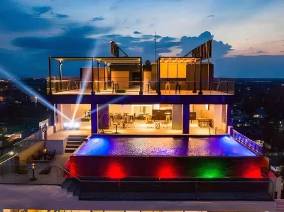 The Marron Hotel Hôtels à proximité de : Bãi tắm C