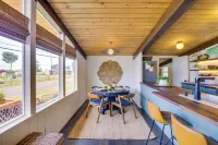 Whidbey Island Oasis Walk to Beach, Hot Tub, View - parking