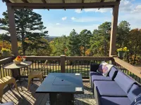 Apartment, Mountain View/Personal Deck Bikers Welcome. Mins to DT Eureka Spgs.