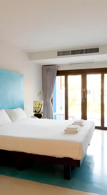 ห้องดีลักซ์ เตียงใหญ่ 1 เตียง