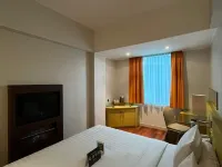 Horison Arcadia Wahid Hasyim Hotels near Sarinah