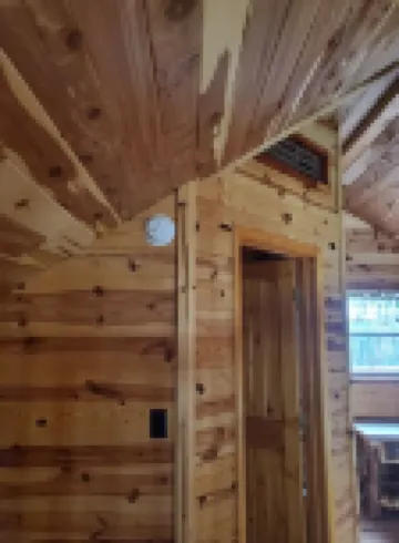 Charming 2 bedroom cabin on a beautiful private lake.