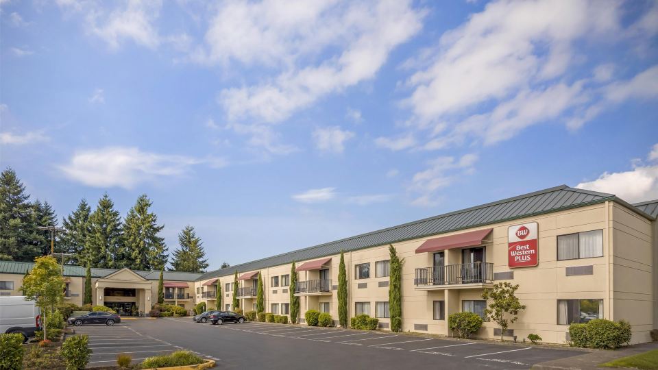 Best Western Plus Plaza by the Green