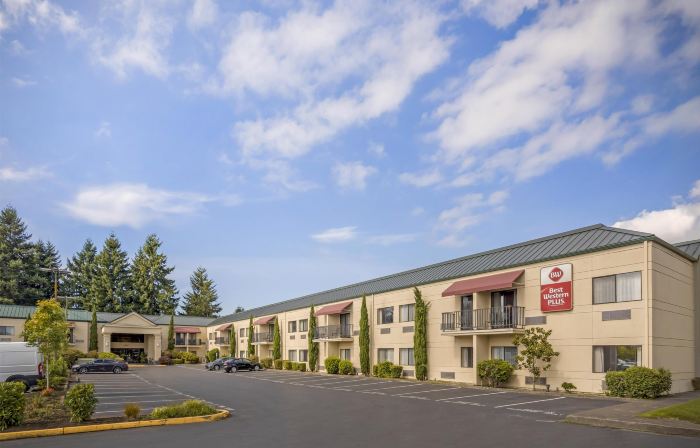 Best Western Plus Plaza by the Green