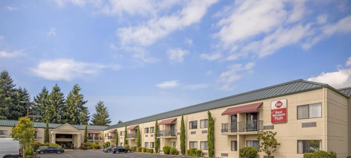 Best Western Plus Plaza by the Green Hotels in King County