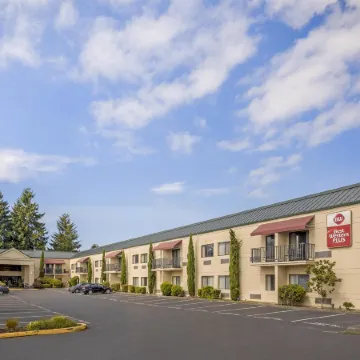 Best Western Plus Plaza by the Green