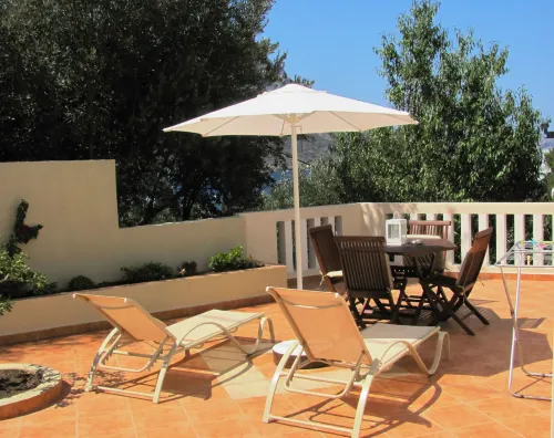 Myrties Boutique Apartments - parking