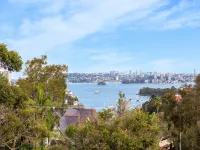 Huge Harbour View Apartment In Historic Home Hotels in Cremorne