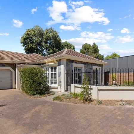 Quiet 2-Bed Retreat with Private Courtyard