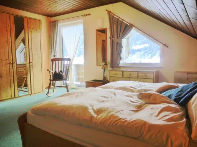 Spacious Apartment in an Ideal Location With Private Balcony and Mountain Views Hotels near Murinsel