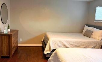 Stylish 1BR Urban Retreat