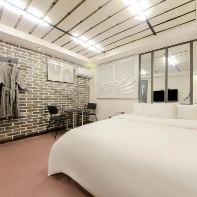 Busan Daeyeondong Hotel with Отели рядом с достопримечательностью «Музеи Пусана»