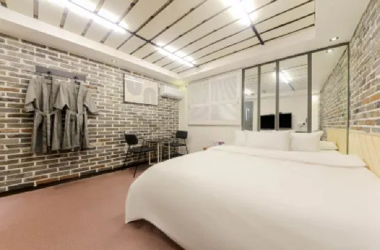 Busan Daeyeondong Hotel with โรงแรมใกล้โบสถ์ Nulbit Church