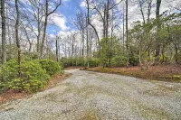 Ideal for Families! Lake Toxaway Getaway w/ Deck - parking