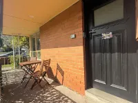 Modern 2 bedroom Home near Melbourne Airport, DFO, Tullamarine FWY & Calder FWY Hotels in Essendon North