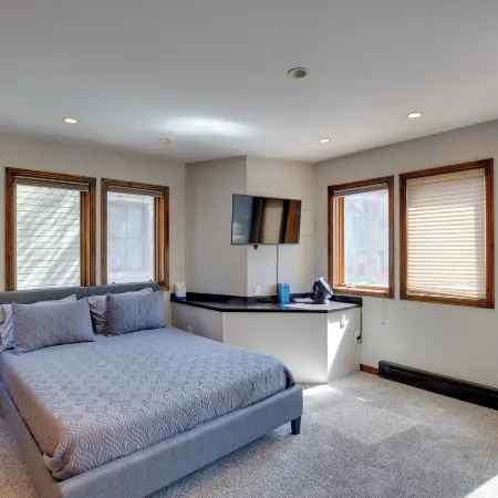 Bright Downtown Telluride Condo - Steps to Lift!