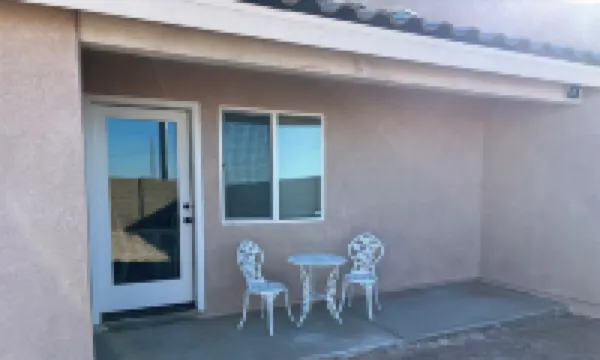 Relaxing 3 bedroom 2 bath townhome great location. Close to hospitals & MCAS.