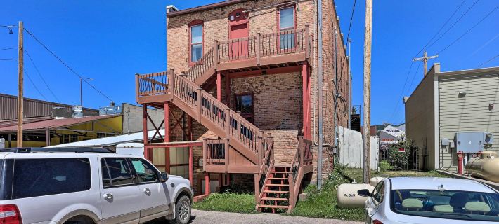 Shop, Hike and Explore! Historic Dtwn Custer Apt Hotels in Custer