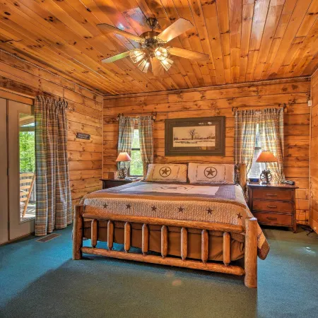 Cozy Trenton Cabin w/ Spa ~ 15 Mi to Lookout Mtn!