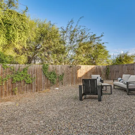 2 Mi to DHR Health: Commuter-friendly Pharr Apt