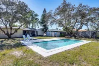 3 Mi to Barefoot Beach! Haven w/ Pet-friendly Yard - Homestays