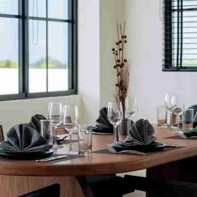 Kiara Ocean Place Dining/Meeting Rooms
