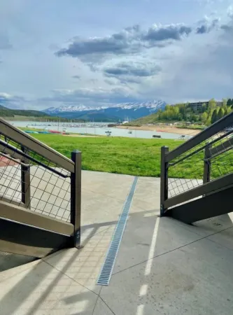 Stylish Mountain Condo w/Fireplace on Lake Dillon