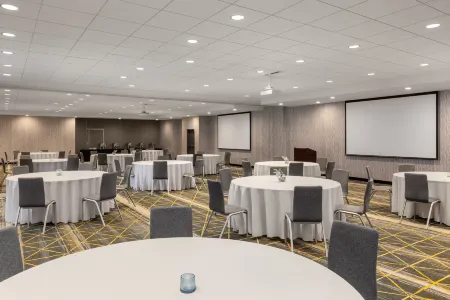 Holiday Inn & Suites DETROIT - TROY by IHG