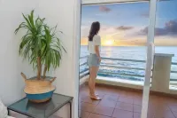 BEACHFRONT Relaxation 1 Bedroom Apt