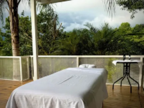 Beautiful Villa Lucia, Gated Tropical Retreat, Private Deck with Pool, Ojochal