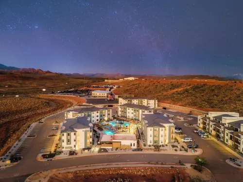 Resort Style Oasis Near Zion NP/ Pools, Waterslide and Lazy River