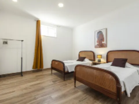 HH 04 - Bedroom 4 in Olive Hills Guesthouse فنادق في شلب