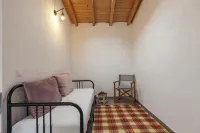 A28 - Castela Street Townhouse in Espiche - Apartments